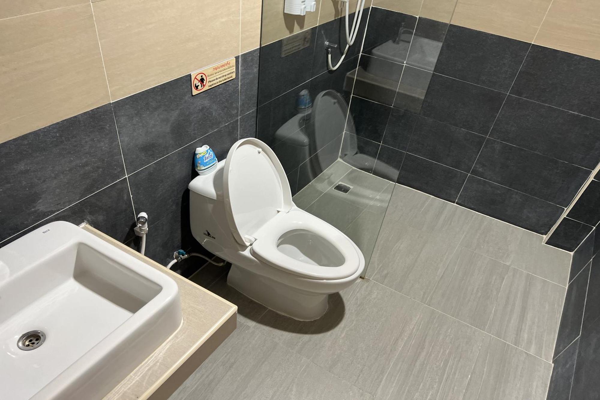 V Tharm Hotel Udon Thani Esterno foto